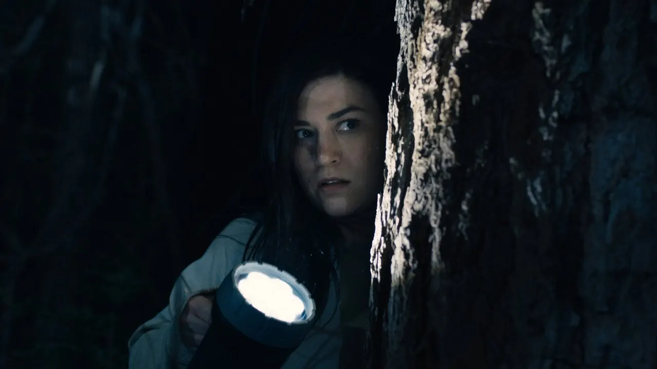 Cena de Um Estranho no Bosque (2024)