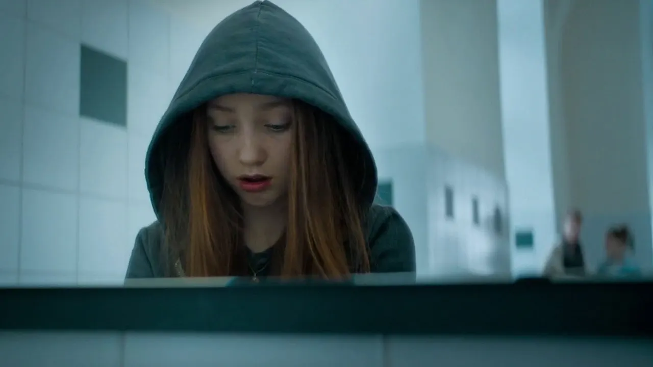 Cena de A Menina Invisível (2019)