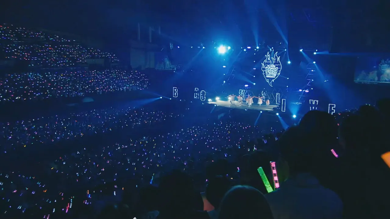 Cena de 櫻坂46『Sakurazaka46 8th Single BACKS LIVE!! ~Center Performance Collections~』 (2024)
