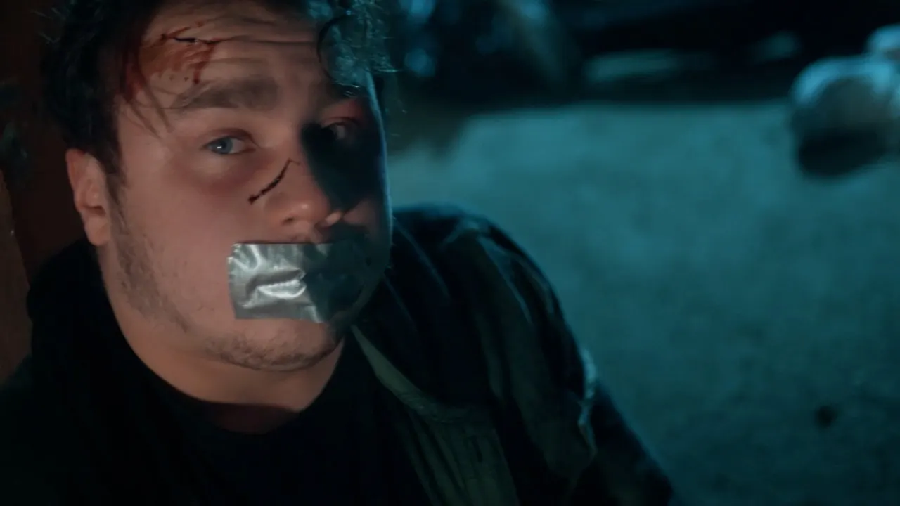 Cena de Lights Out (2025)