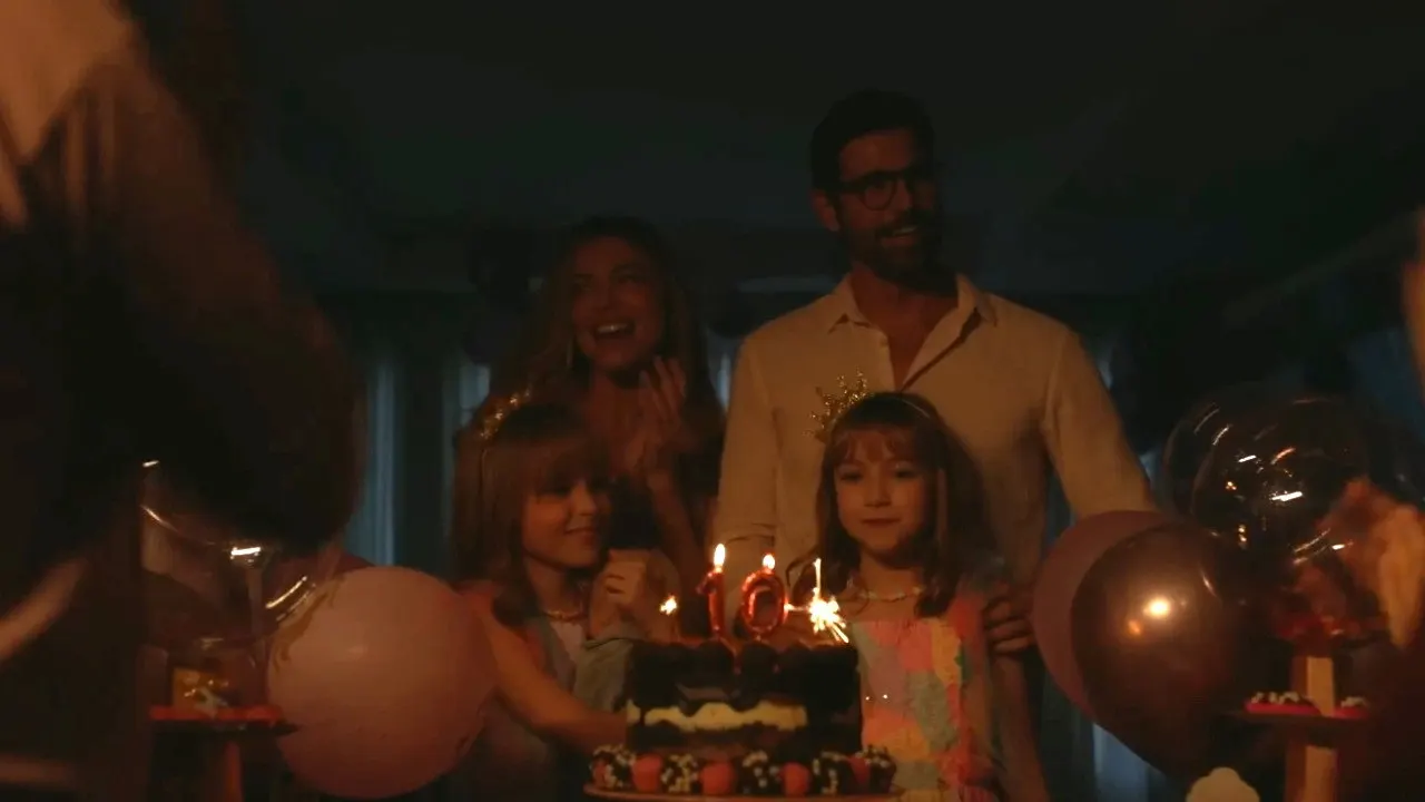 Cena de Uma Família Feliz (2024)