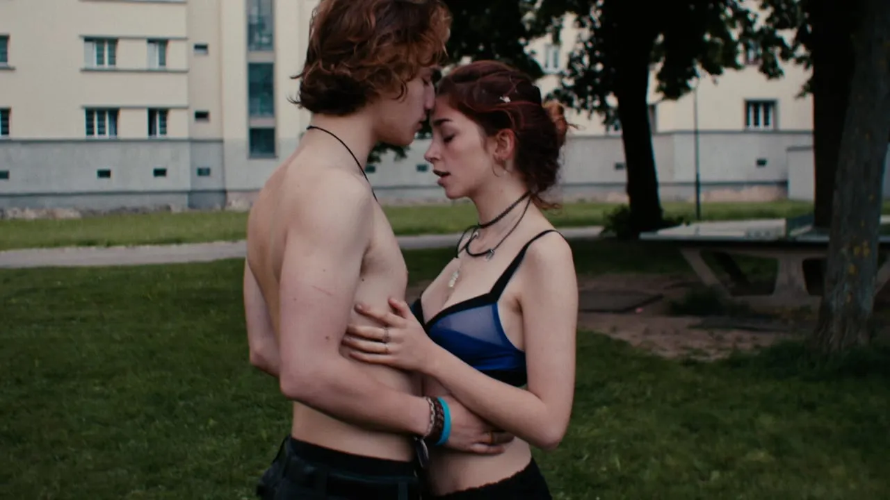 Cena de Amores Rebeldes (2020)