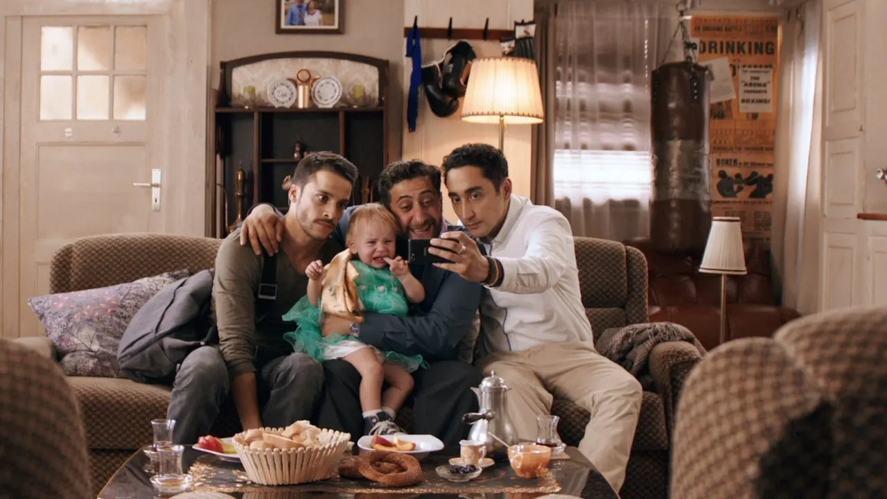 Cena de 3 Turcos e um Bebê (2015)