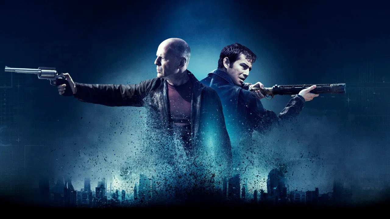 Cena de Looper: Assassinos do Futuro (2012)