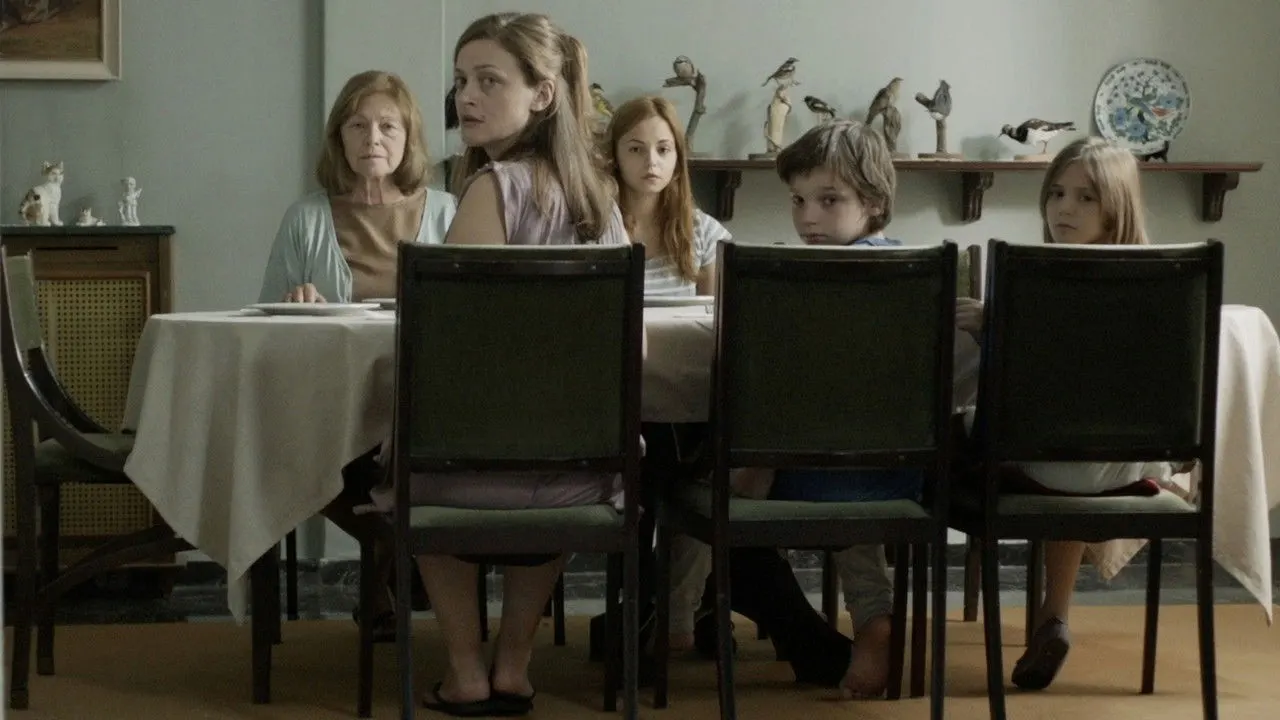 Cena de Miss Violence (2013)