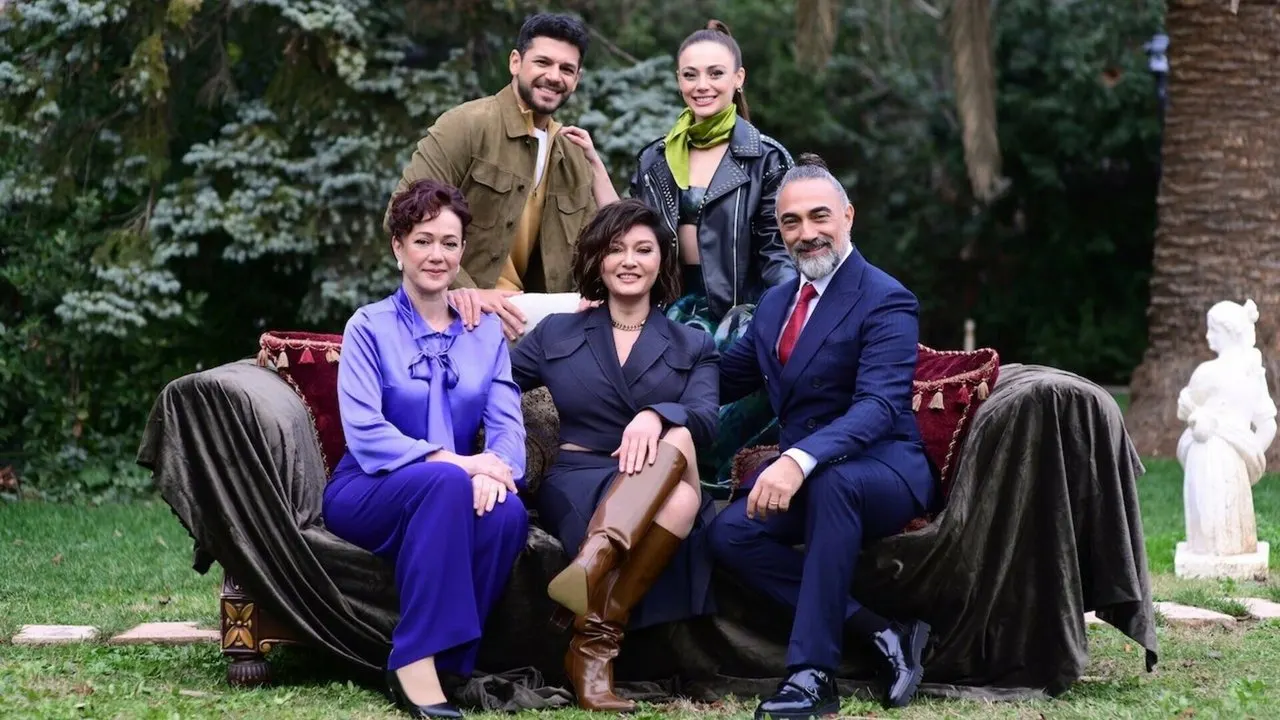 Cena de Amor Além do Tempo (2023)