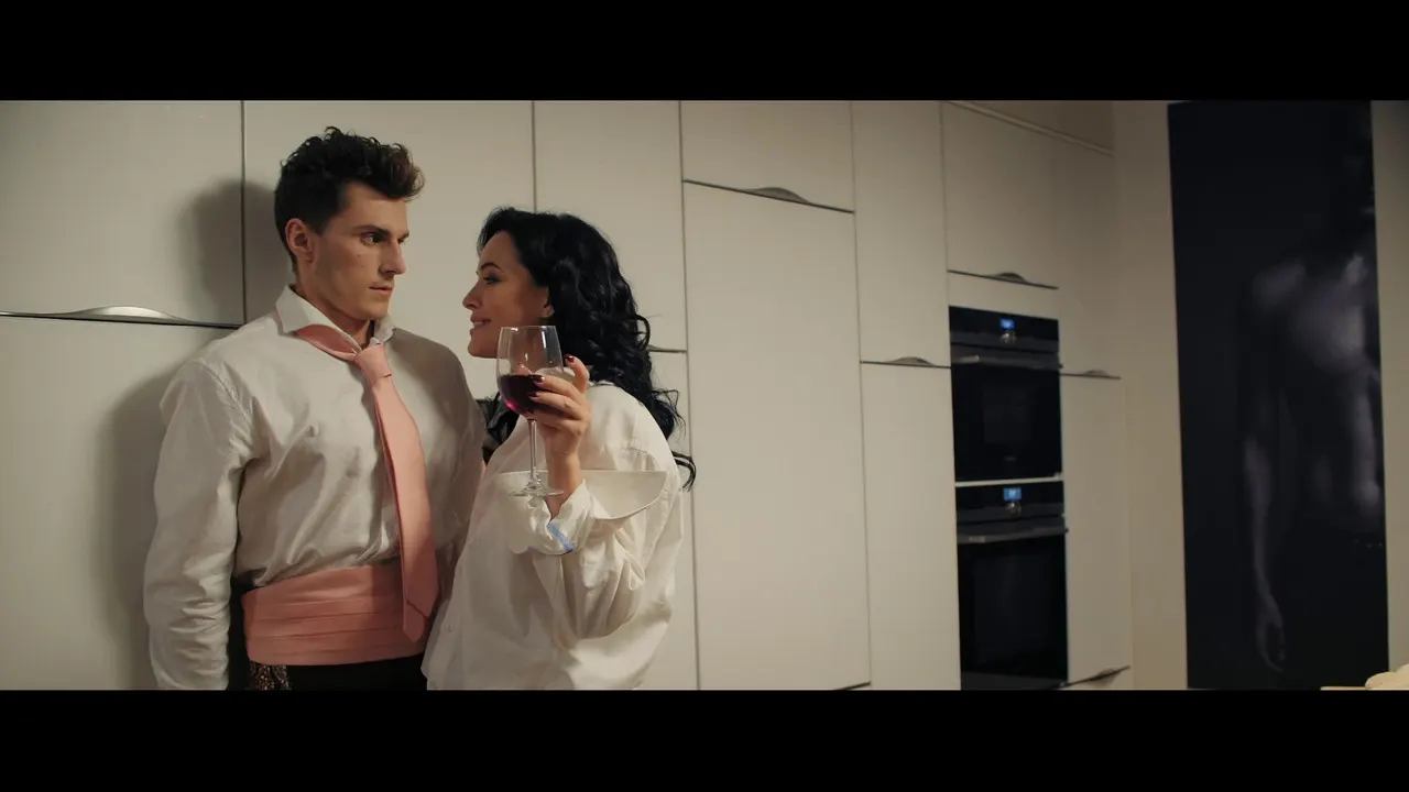 Cena de Swingers - Troca de Casais (2019)
