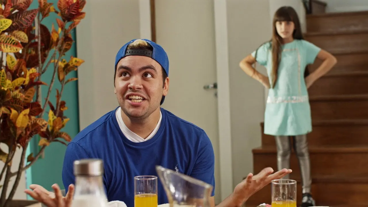 Cena de Luccas Neto em: Uma Babá Muito Esquisita (2019)