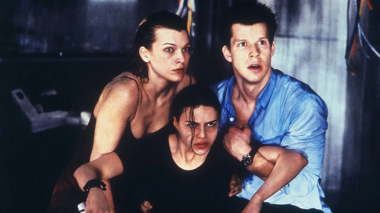 Cena de Resident Evil O Hóspede Maldito (2002)