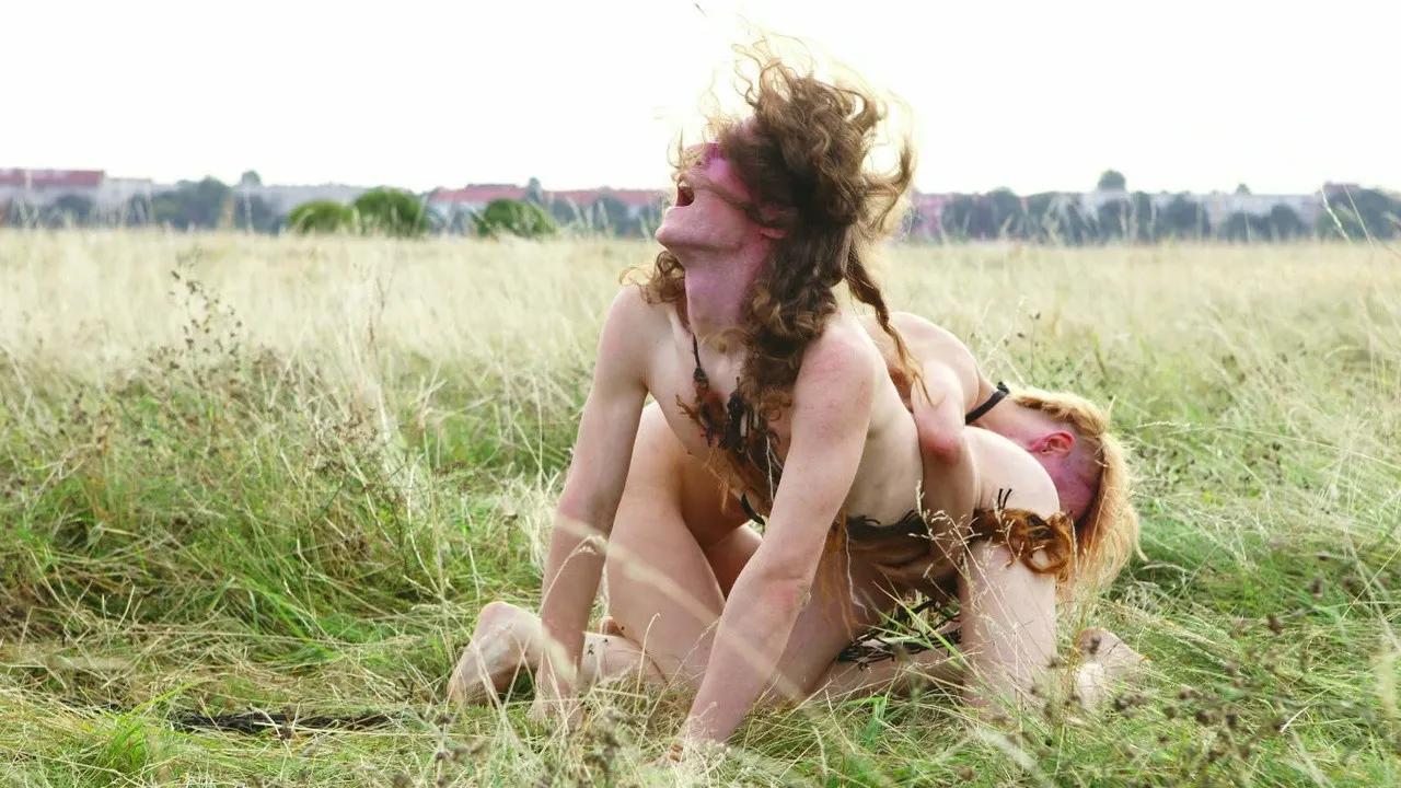 Cena de Instinct (2019)