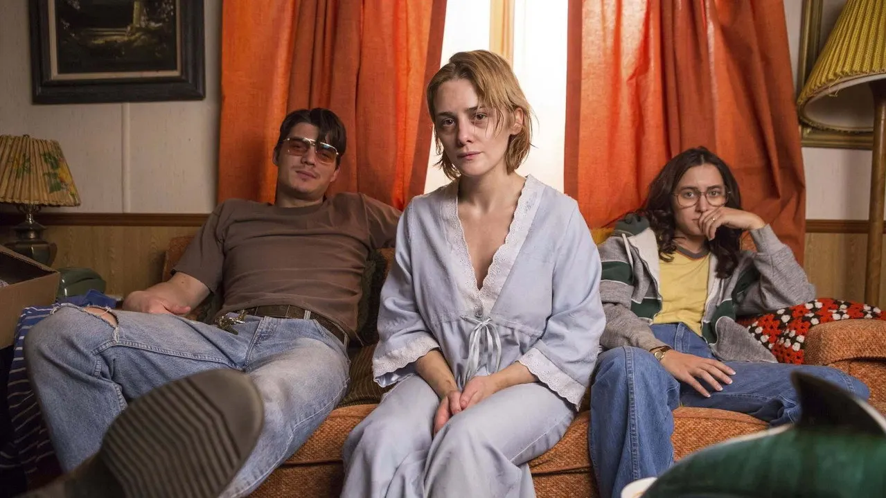 Cena de A Garota Na Caixa (2016)