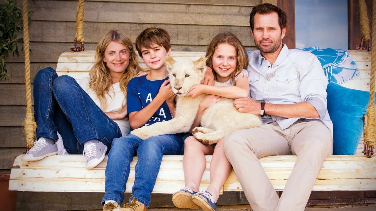 Cena de A Menina e o Leão (2018)
