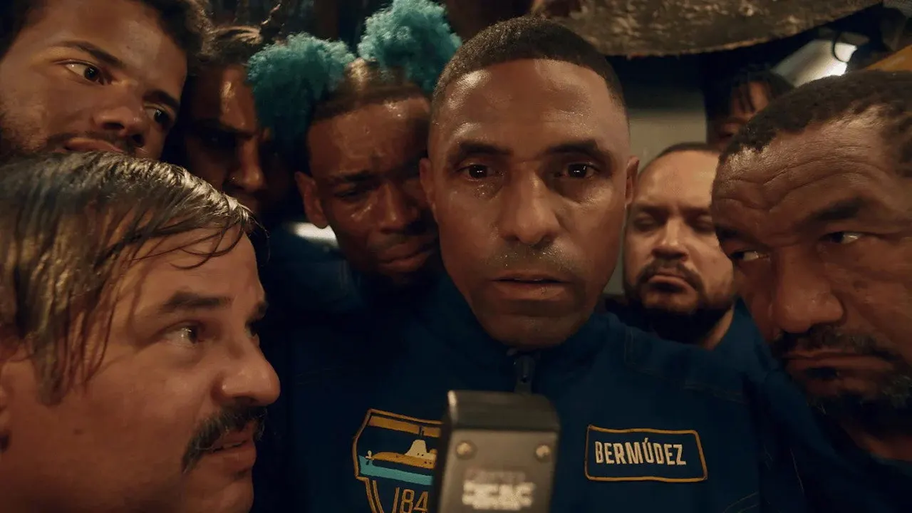Cena de O.S Rejeitados: Operação Submarino (2025)
