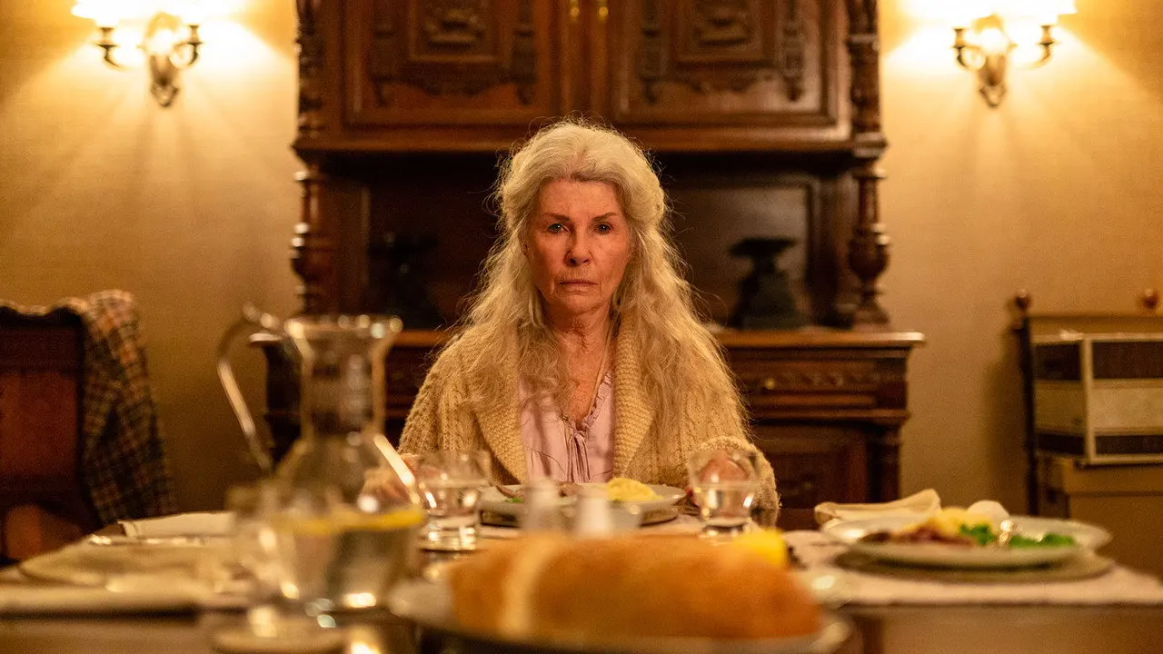 Cena de Relíquia Macabra (2020)