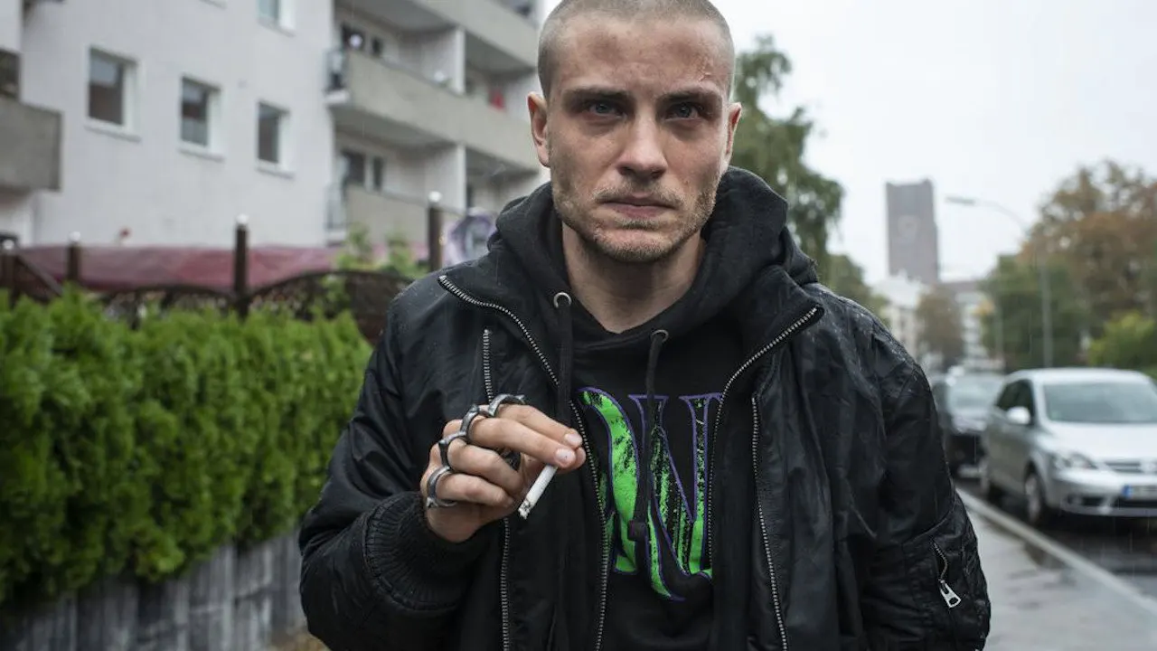 Cena de 9 Dias Acordado (2020)
