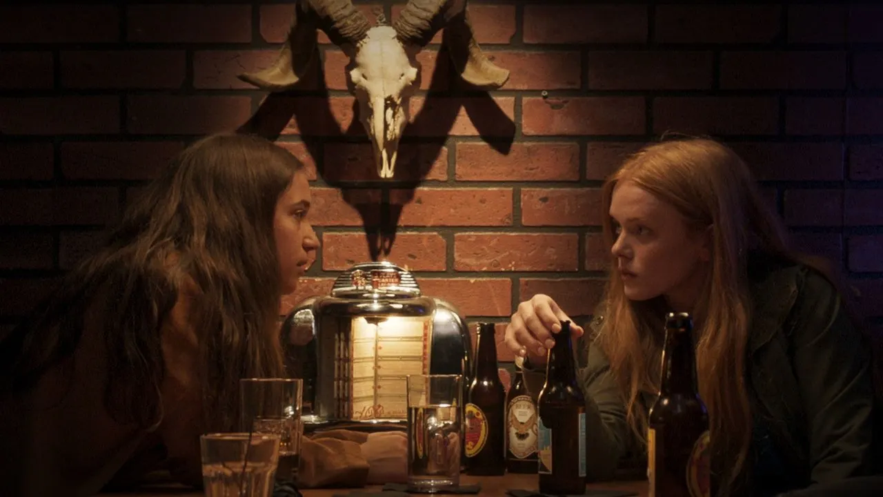 Cena de Perseguição às Bruxas (2021)
