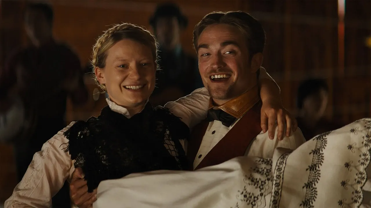 Cena de Sob o Sol do Oeste (2018)