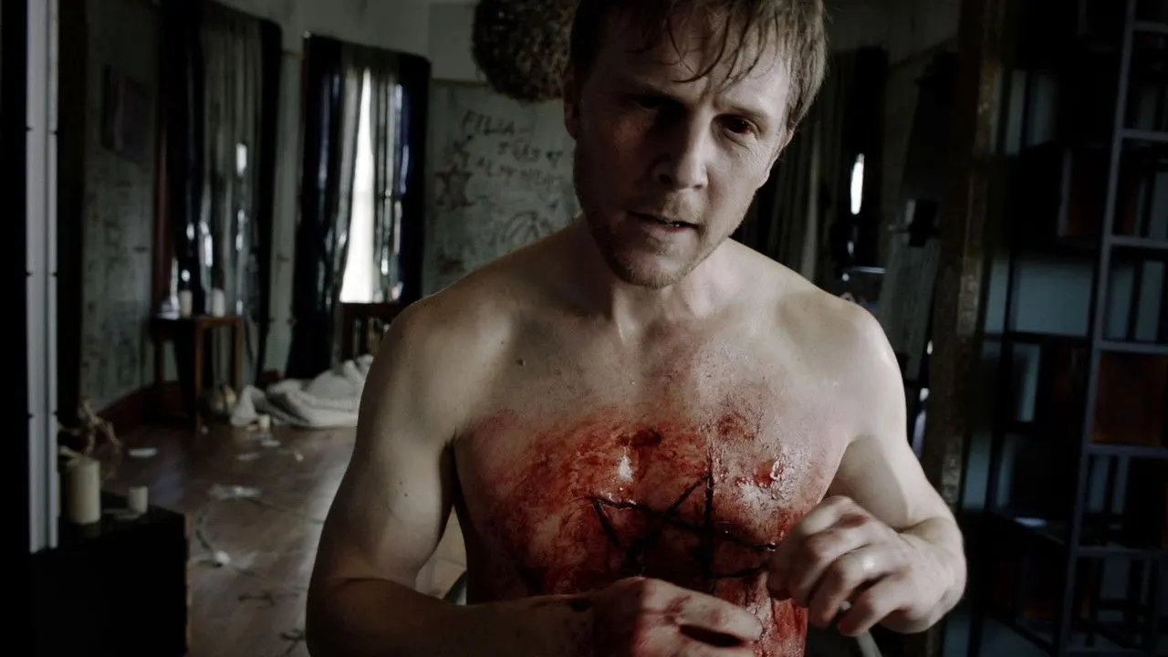 Cena de A Possessão do Mal (2014)