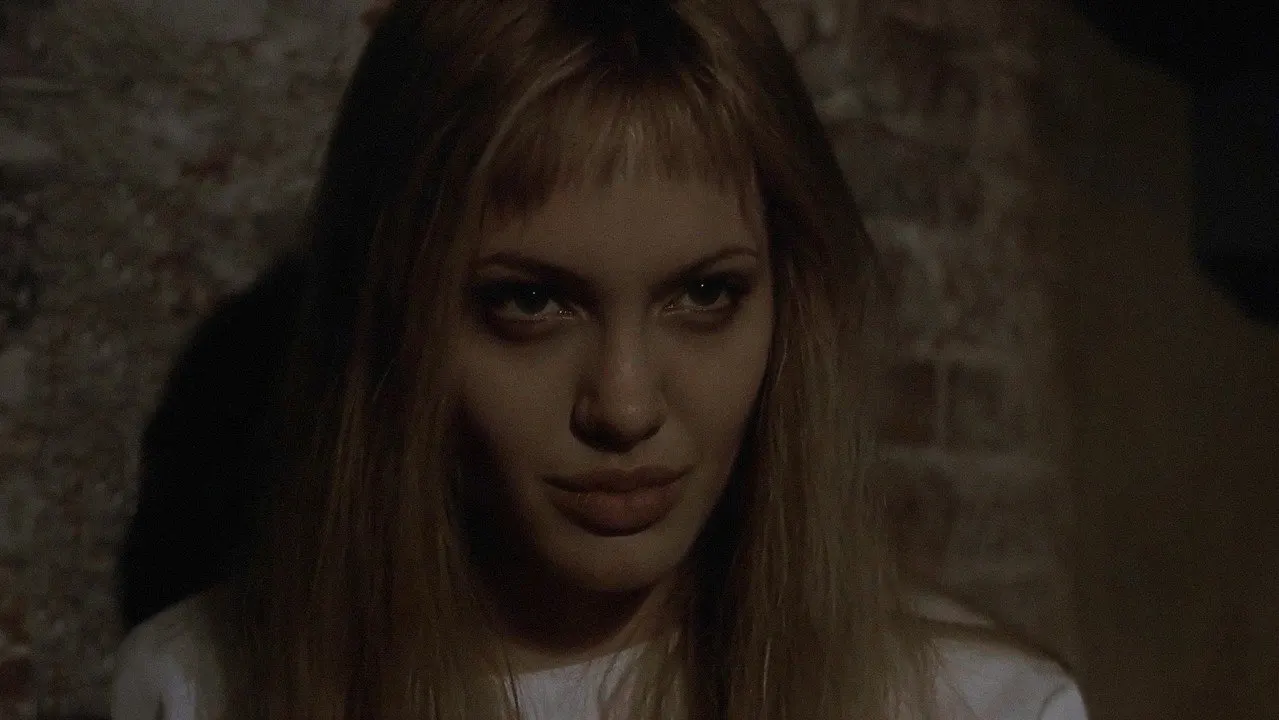 Cena de Garota, Interrompida (1999)