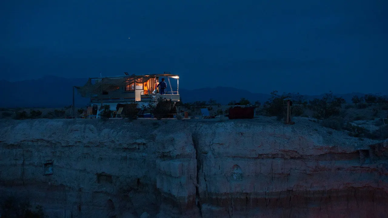 Cena de Os Desajustados (2018)