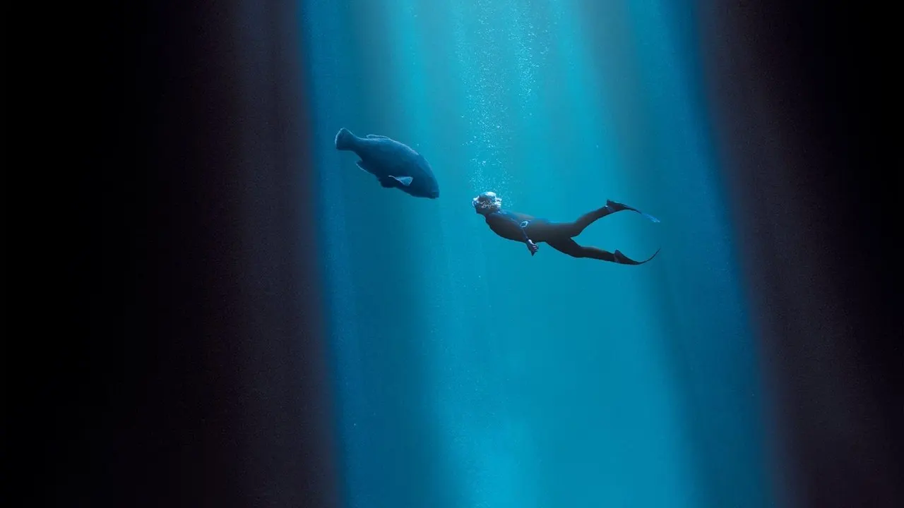 Cena de Blueback: Uma Amizade Profunda (2022)
