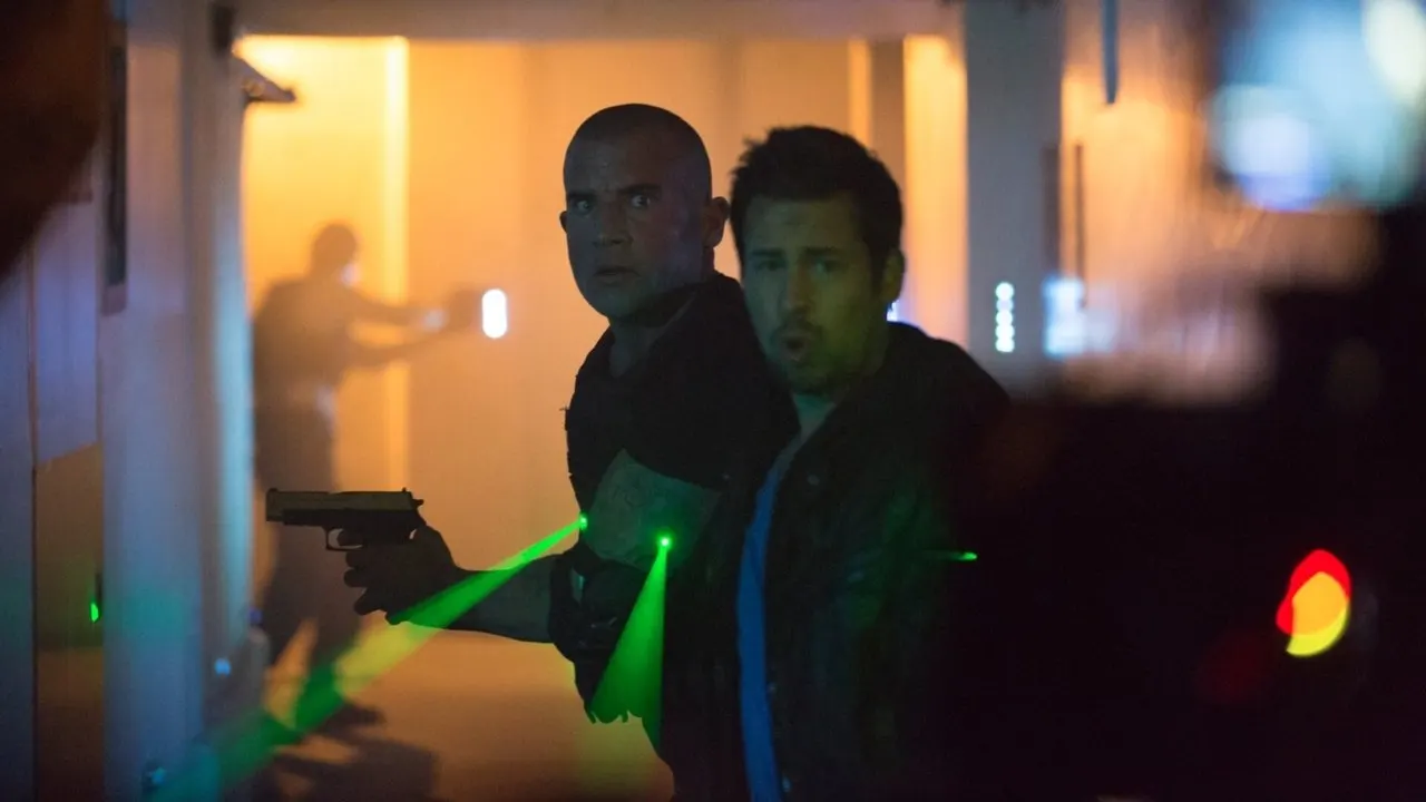 Cena de Encurralados (2016)