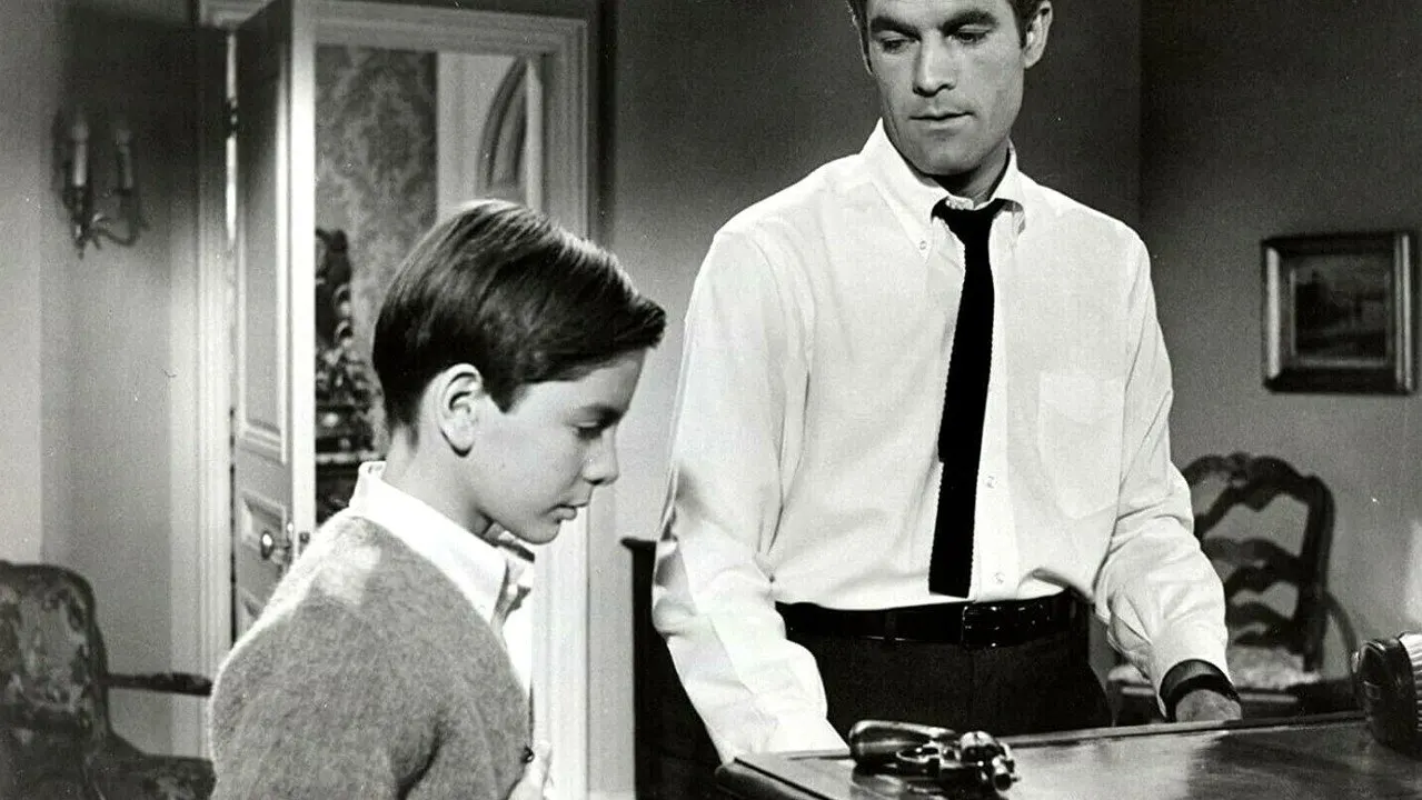 Cena de Let's Kill Uncle (1966)