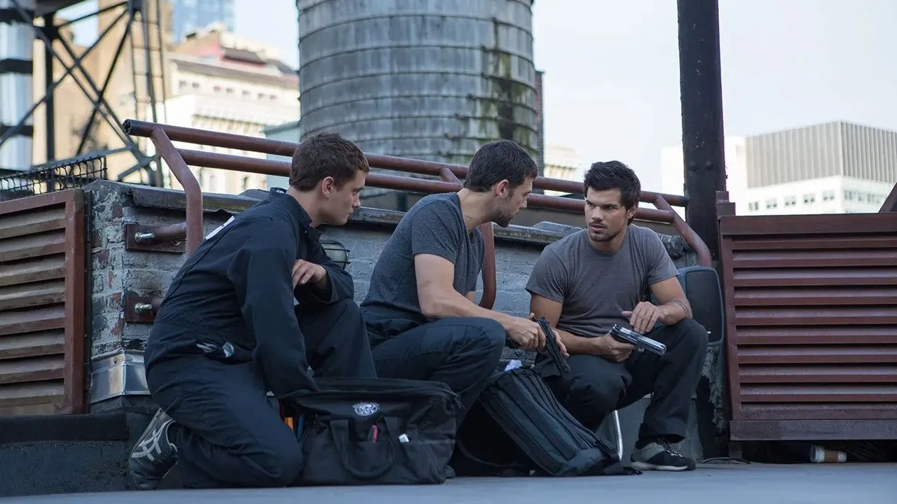 Cena de Tracers: Nos Limites (2015)
