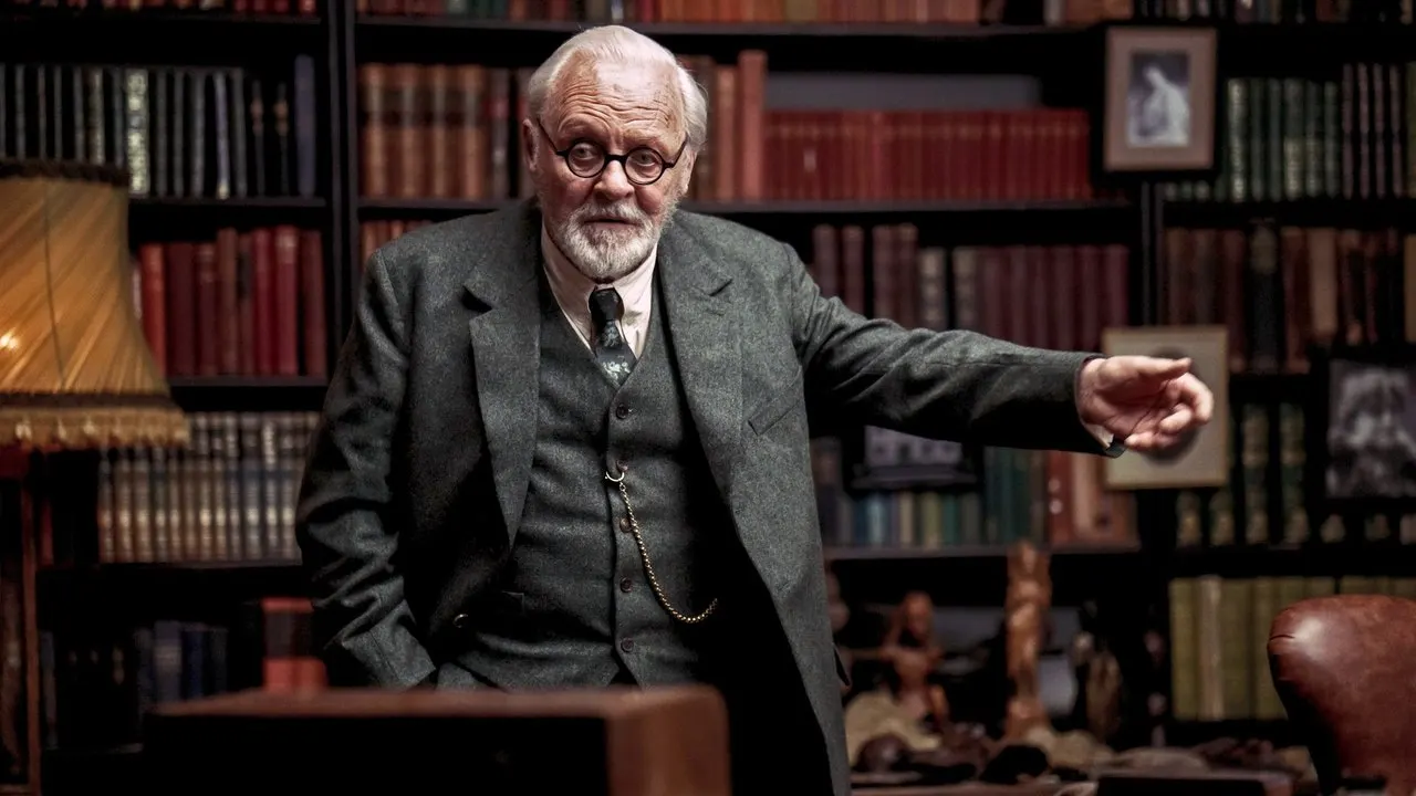 Cena de A Última Sessão de Freud (2023)