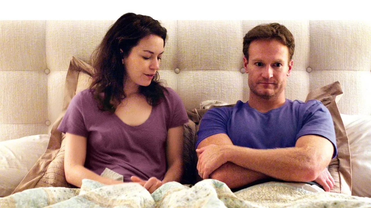 Cena de Um Fim De Semana Com Holly (2020)