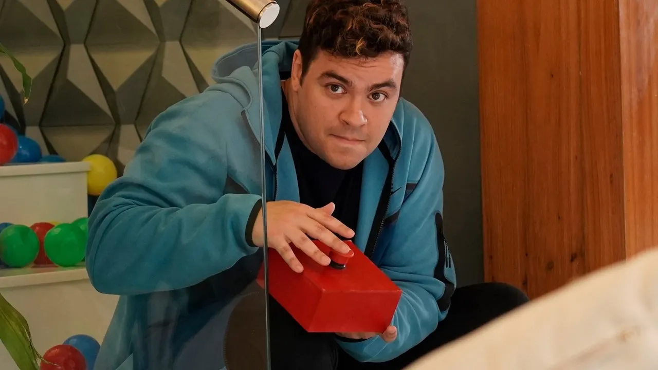 Cena de Luccas Neto em: O Plano dos Vilões (2022)