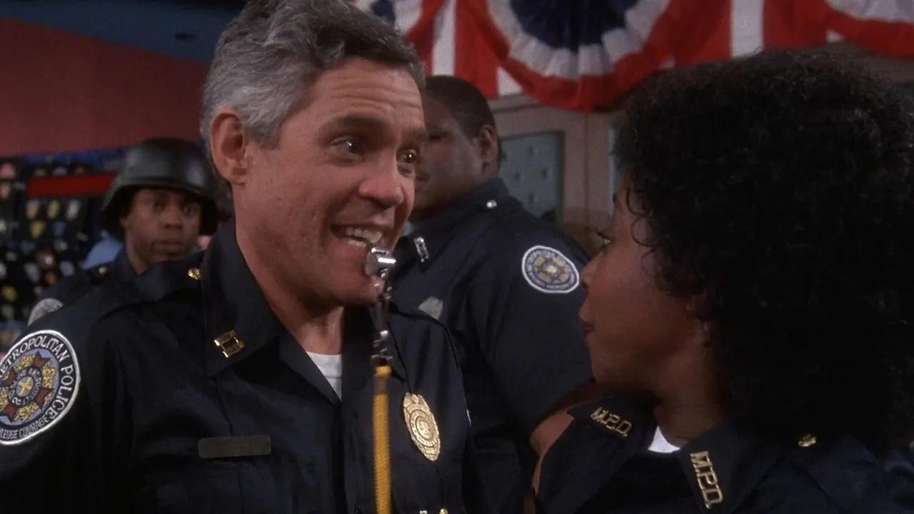 Cena de Loucademia de Polícia 5: Missão Miami Beach (1988)
