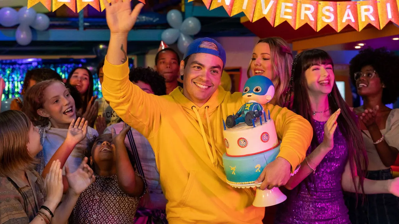 Cena de Luccas Neto em: O Meu Aniversário (2023)