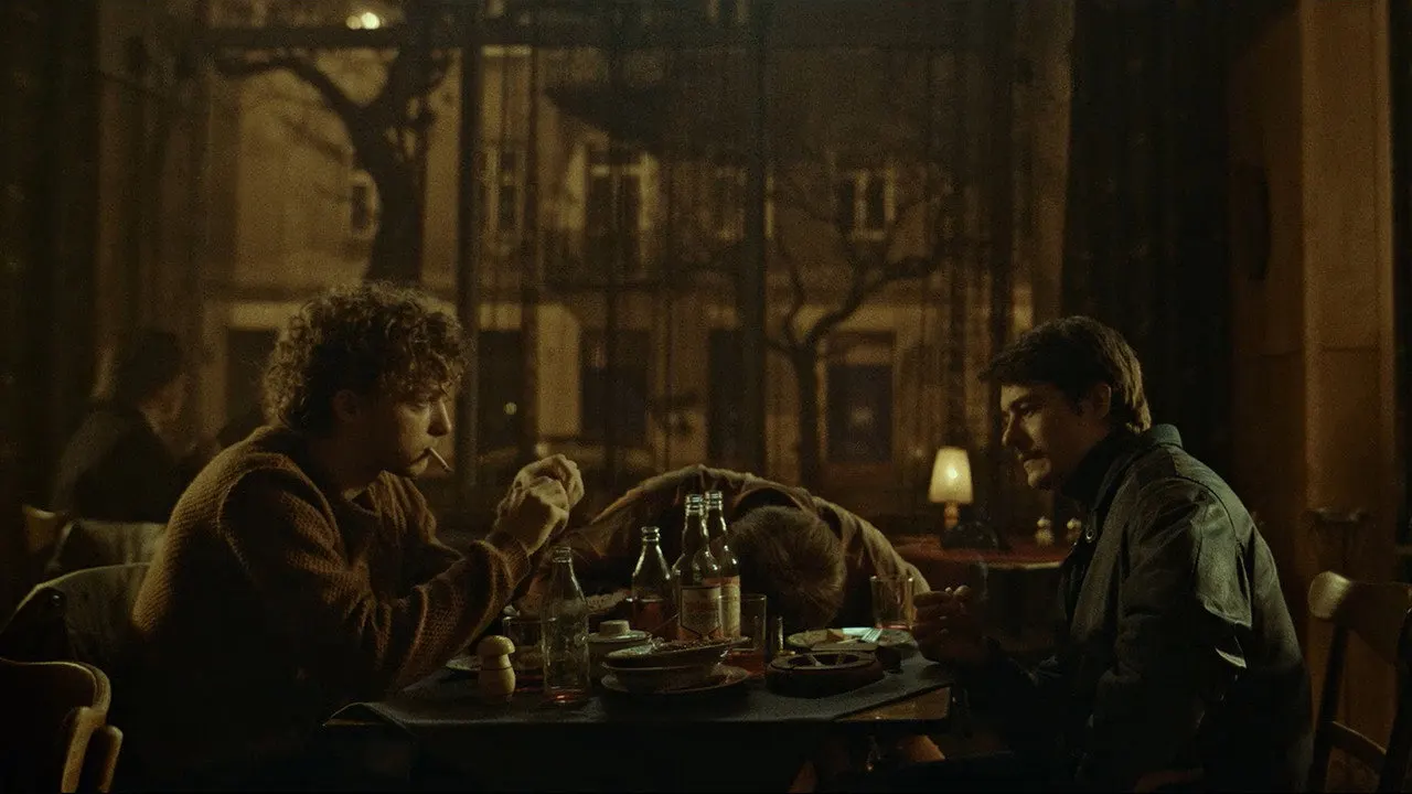 Cena de Entre Frestas (2021)