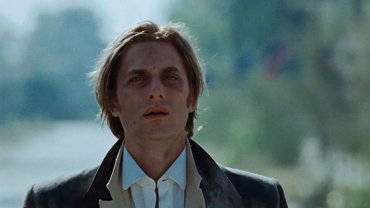 Cena de Martin Eden (2019)