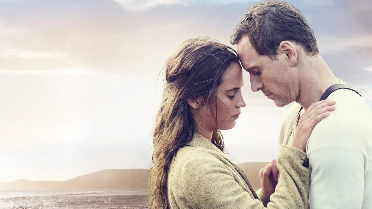 Cena de A Luz Entre Oceanos (2016)