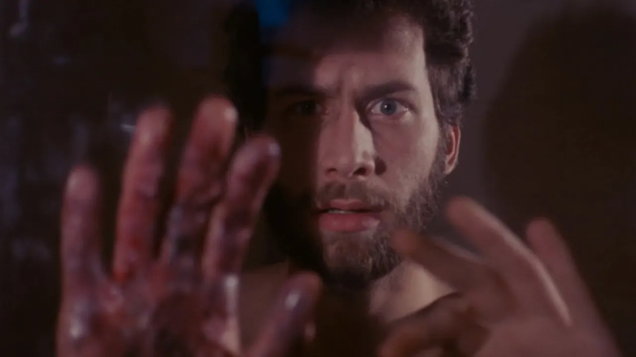 Cena de A Revanche dos Mortos-Vivos (1987)