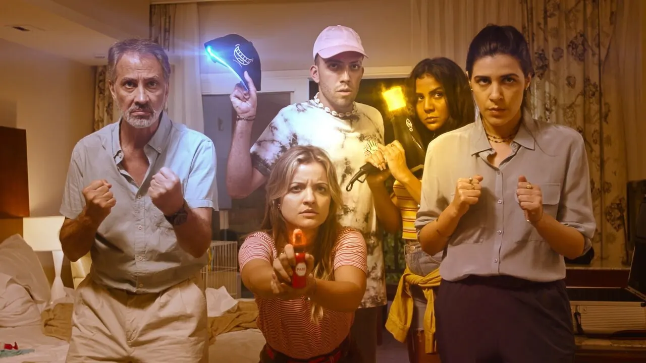 Cena de Flops: Agentes Nada Secretos (2020)