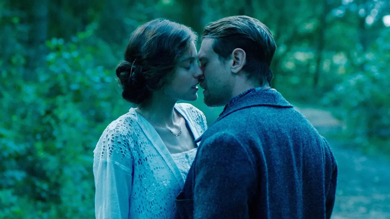 Cena de O Amante de Lady Chatterley (2022)