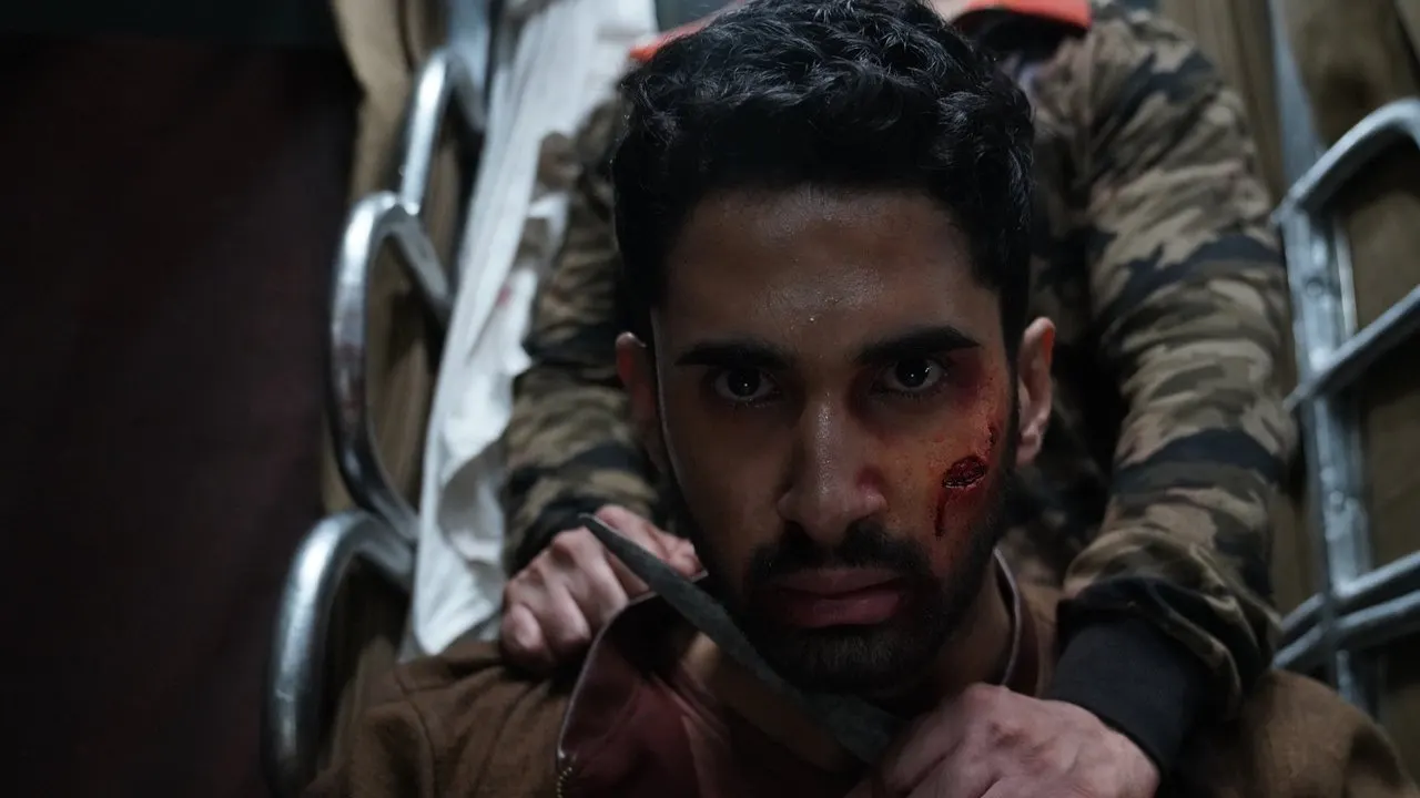 Cena de Kill: O Massacre no Trem (2024)