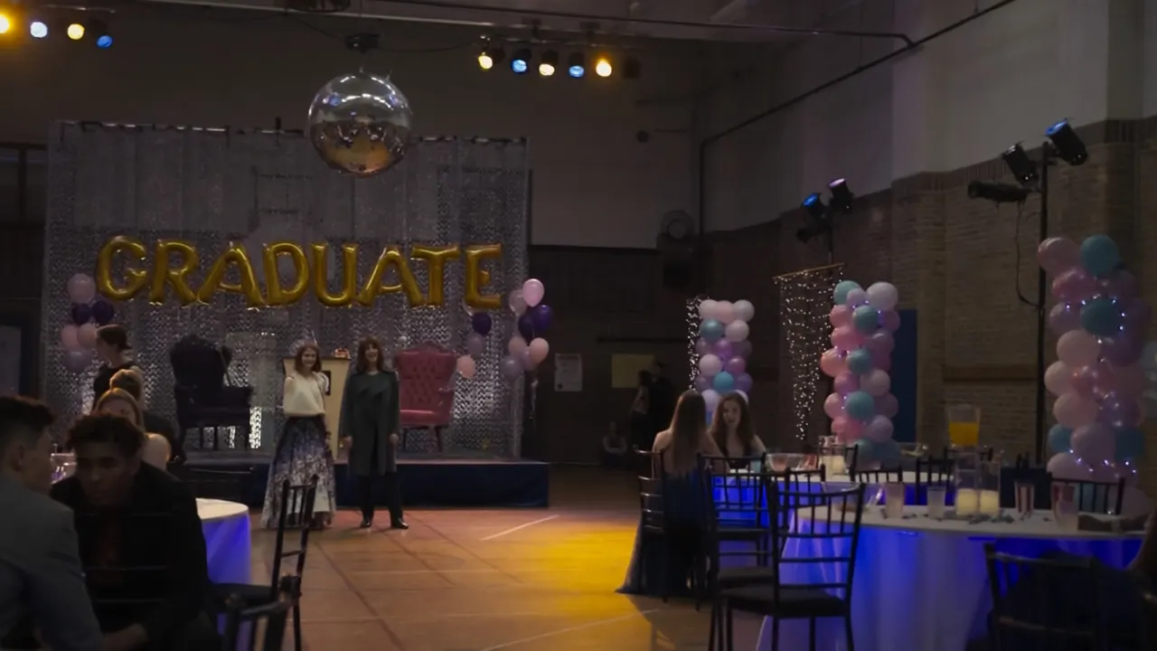 Cena de Popular e Perigosa (2018)