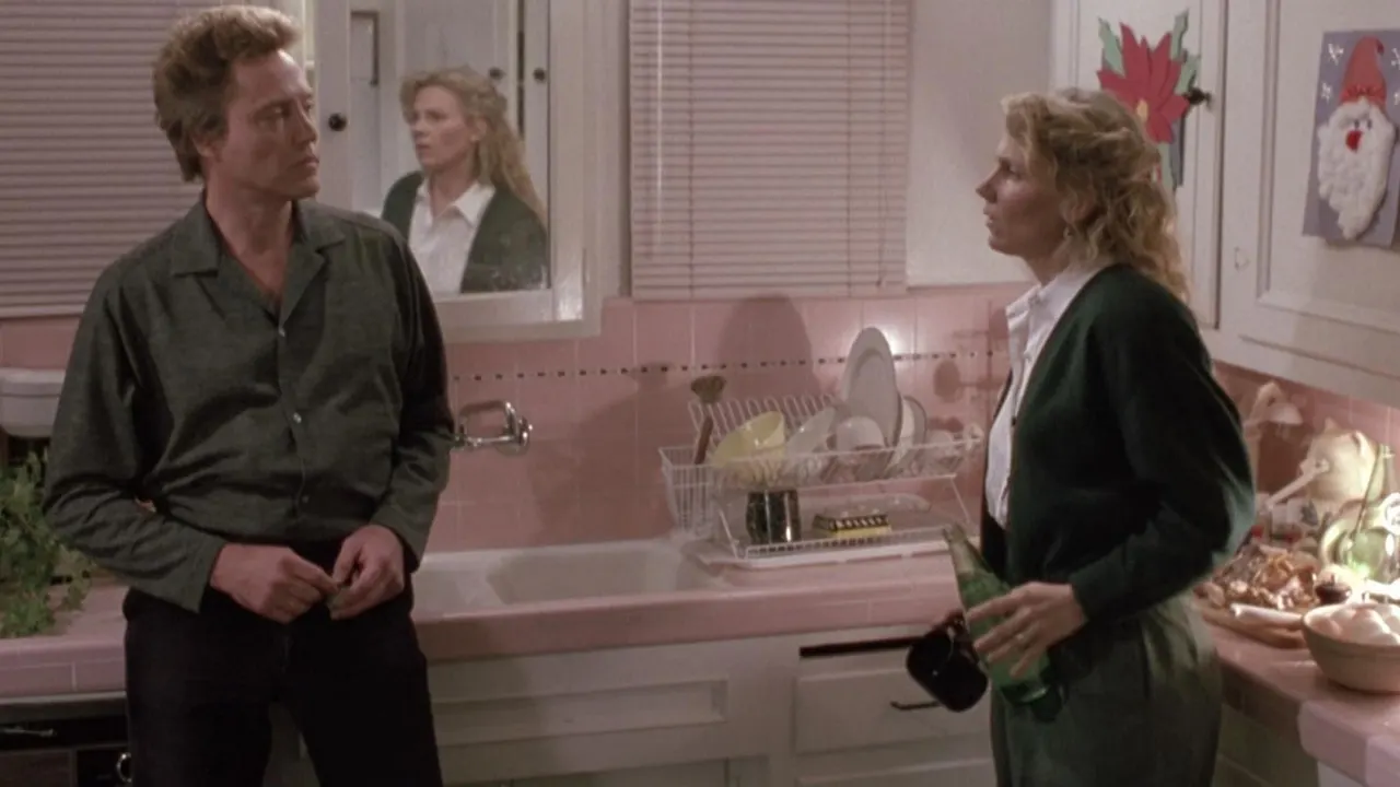 Cena de Estranhos Visitantes (1989)