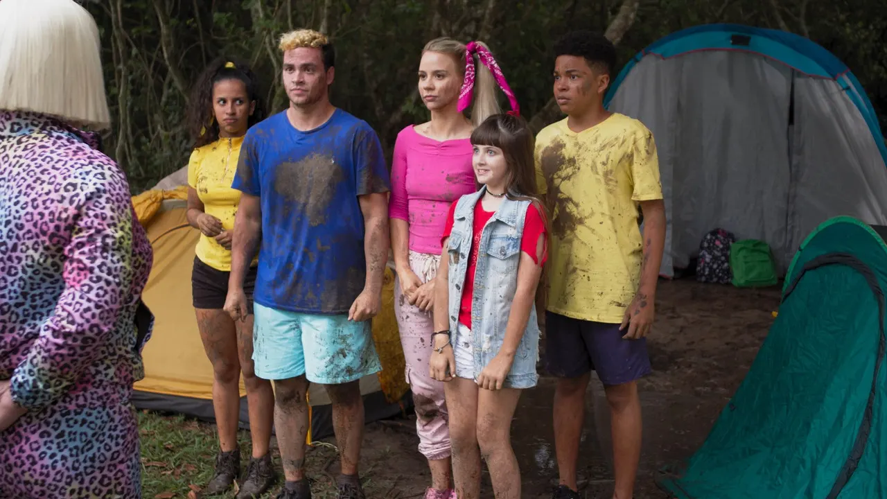 Cena de Luccas Neto em: Acampamento de Férias 2 (2020)