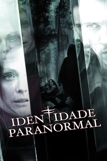 Pôster de Identidade Paranormal (2010)
