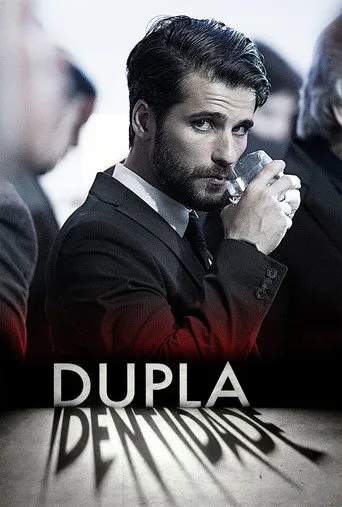 Pôster de Dupla Identidade (2014)