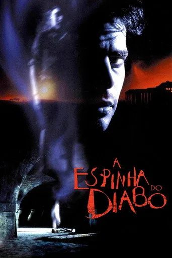Pôster de A Espinha do Diabo (2001)
