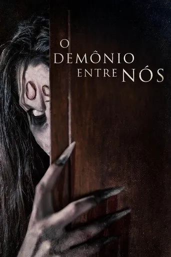 Pôster de O Demônio Entre Nós (2023)